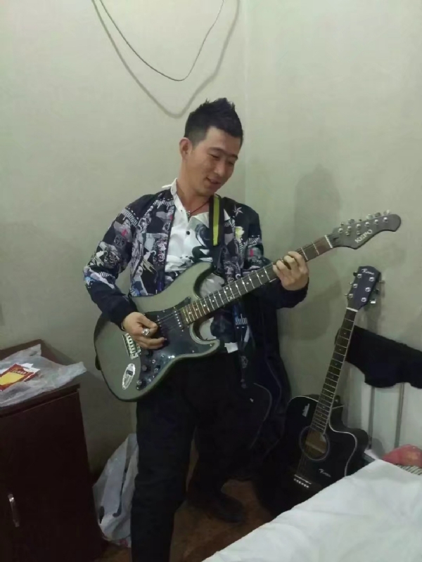 小吉他的第一张照片--莆田相亲服务中心