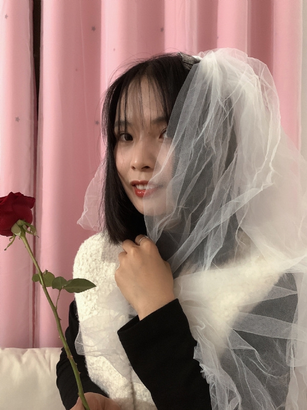 持紫菜包饭的女孩的第一张照片--莆田相亲服务中心
