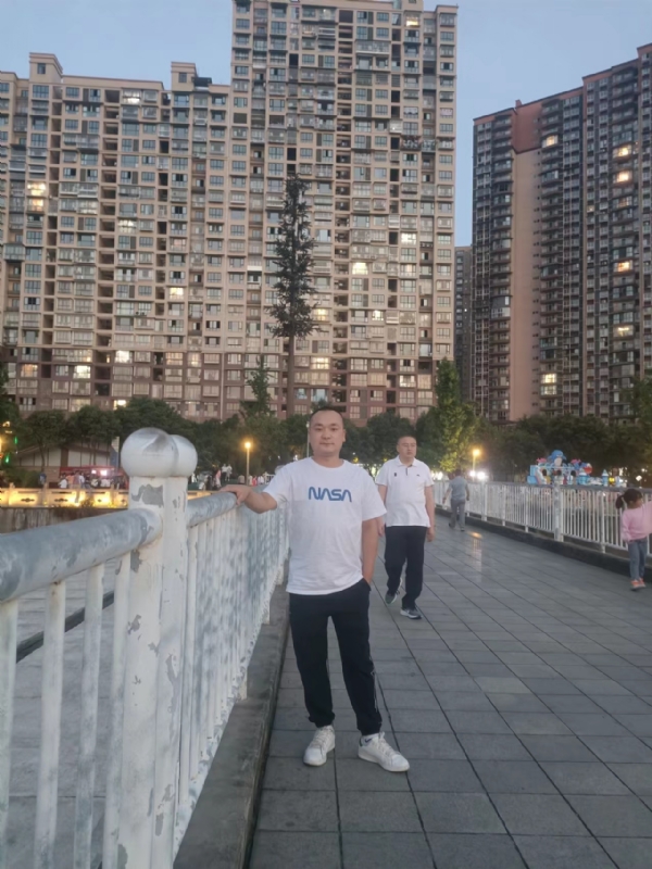 寂寞的男人的第一张照片--莆田相亲服务中心